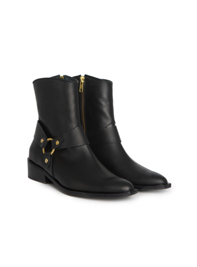 BOTA KRIS